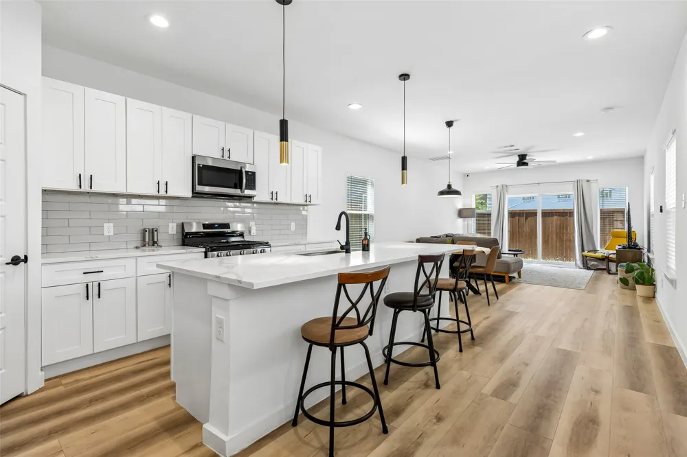 2225 Bethurum Avenue Dallas, TX 75215