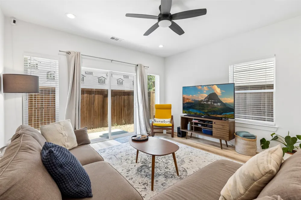2225 Bethurum Avenue Dallas, TX 75215