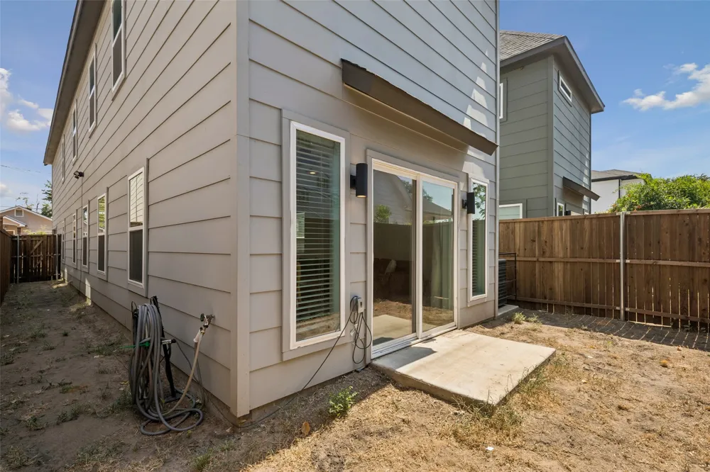 2225 Bethurum Avenue Dallas, TX 75215