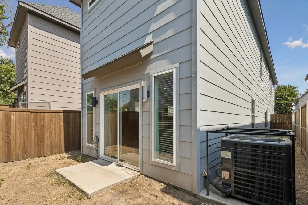 2225 Bethurum Avenue Dallas, TX 75215