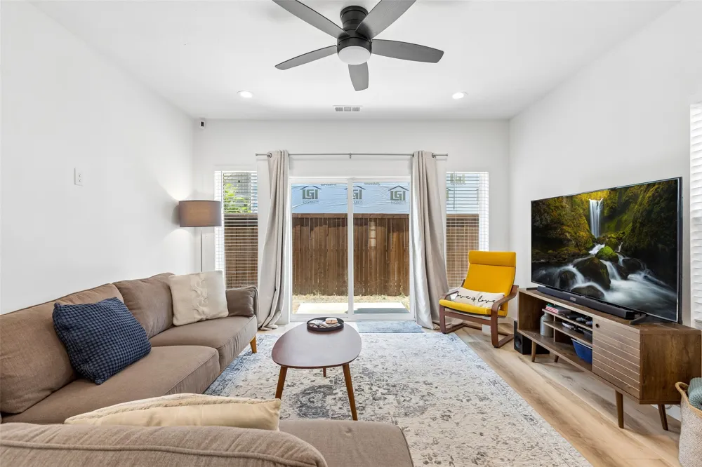 2225 Bethurum Avenue Dallas, TX 75215