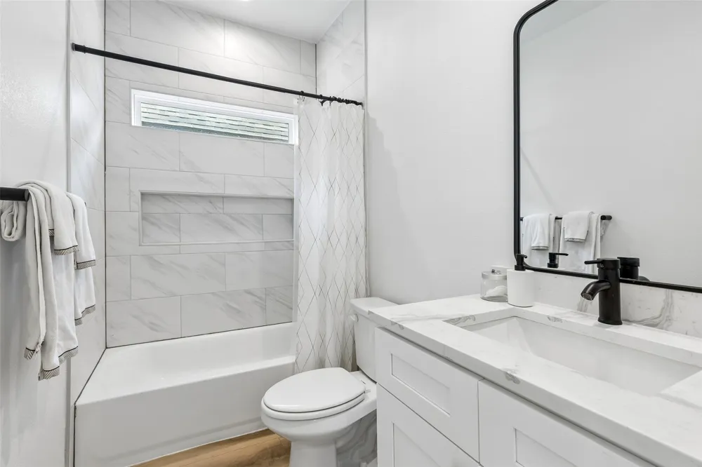 2225 Bethurum Avenue Dallas, TX 75215