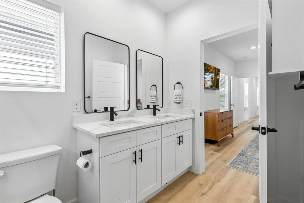2225 Bethurum Avenue Dallas, TX 75215