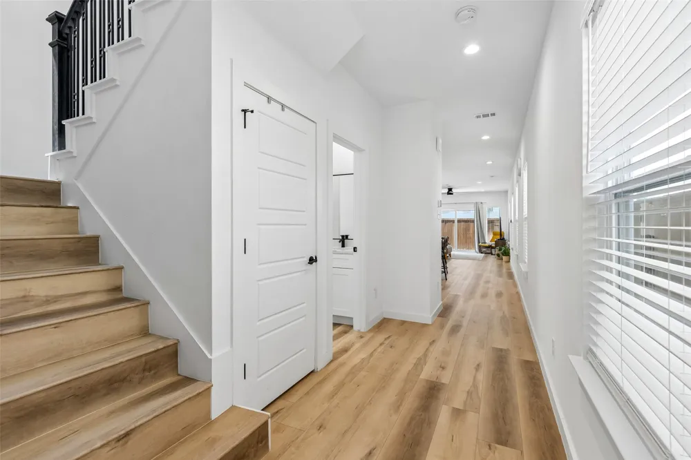 2225 Bethurum Avenue Dallas, TX 75215