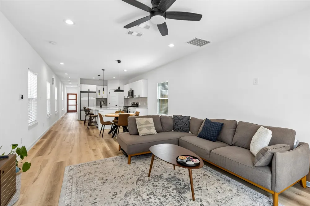 2225 Bethurum Avenue Dallas, TX 75215