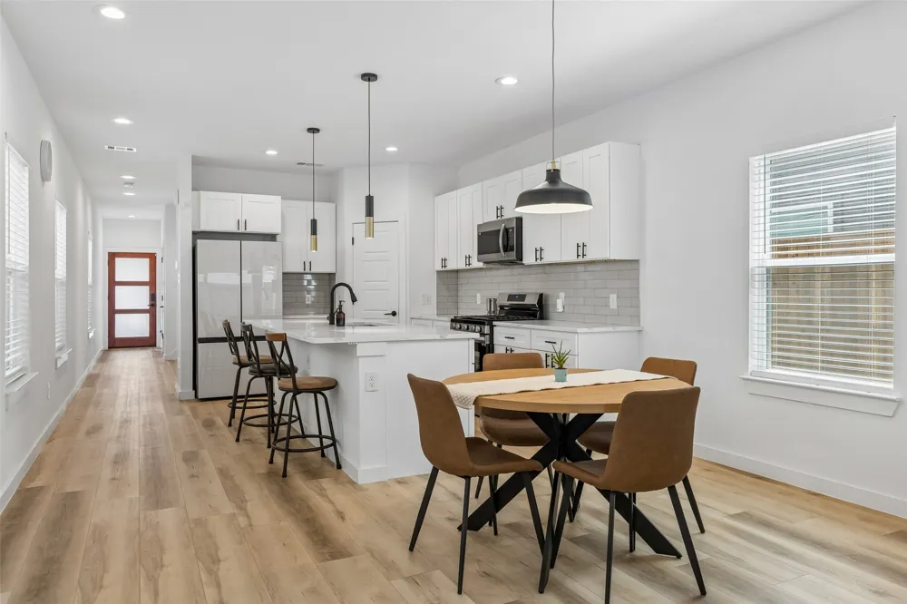 2225 Bethurum Avenue Dallas, TX 75215