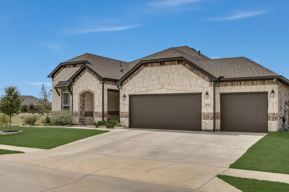 1024 Auburn Drive Justin, TX 76247