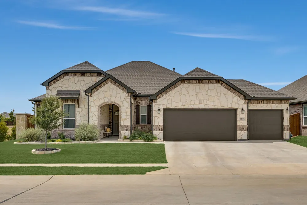 1024 Auburn Drive Justin, TX 76247