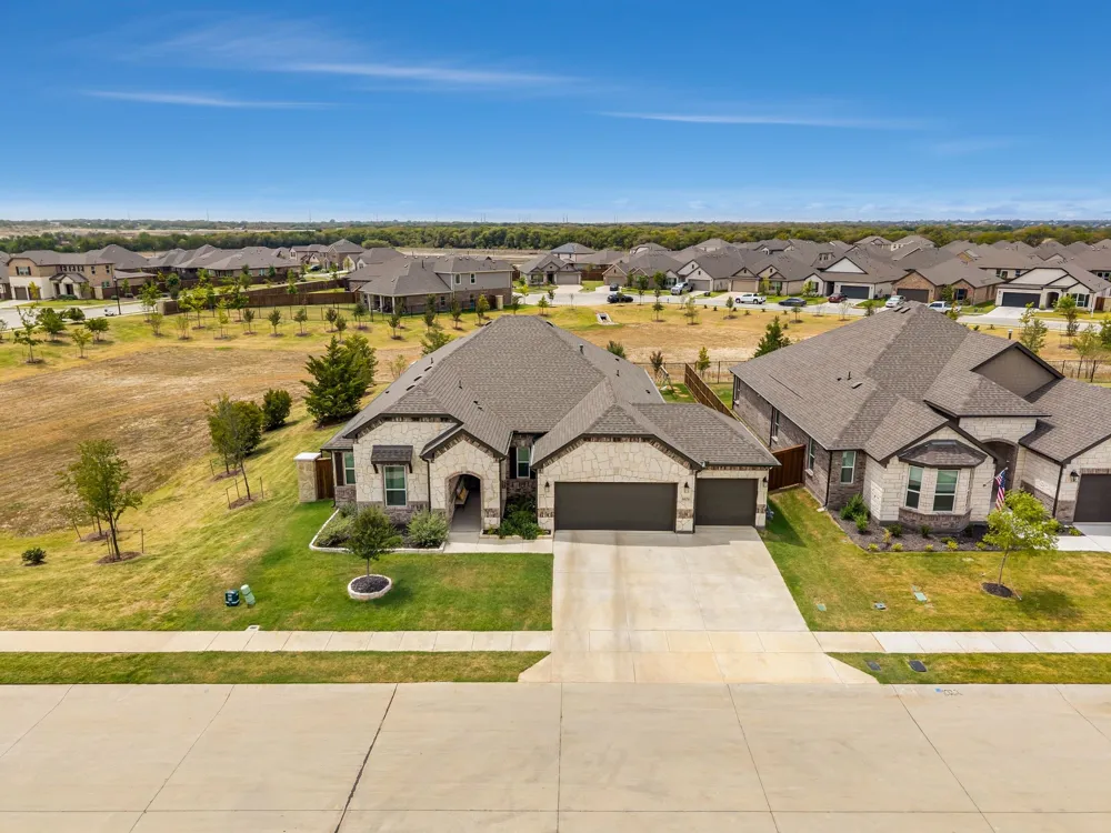 1024 Auburn Drive Justin, TX 76247