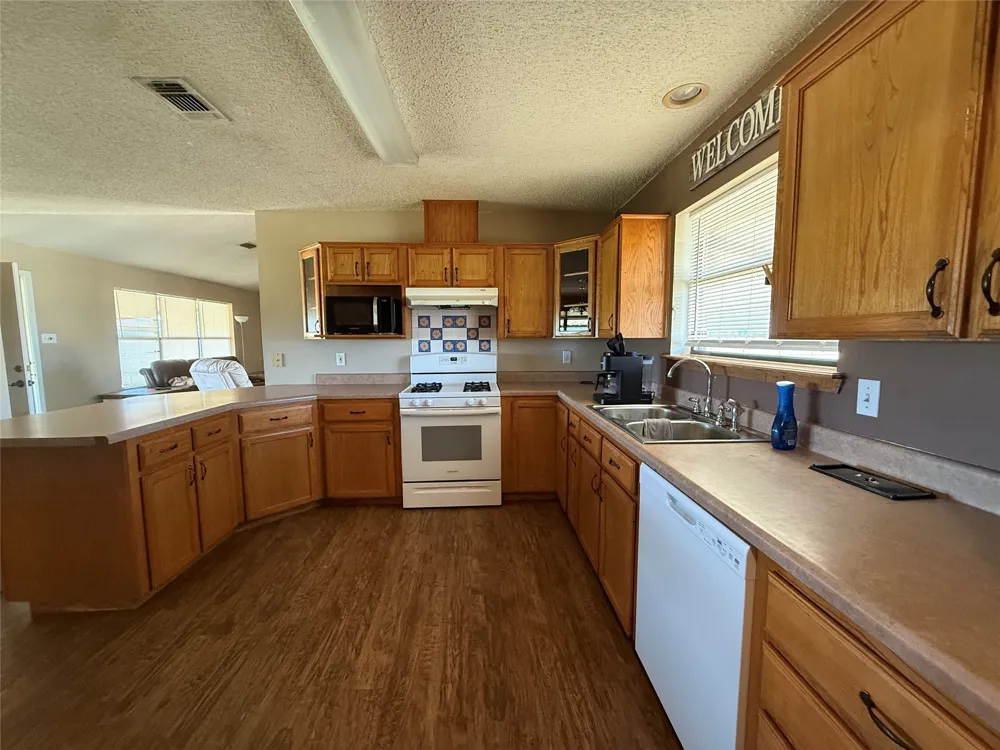 601 Highway 588 Comanche, TX 76442