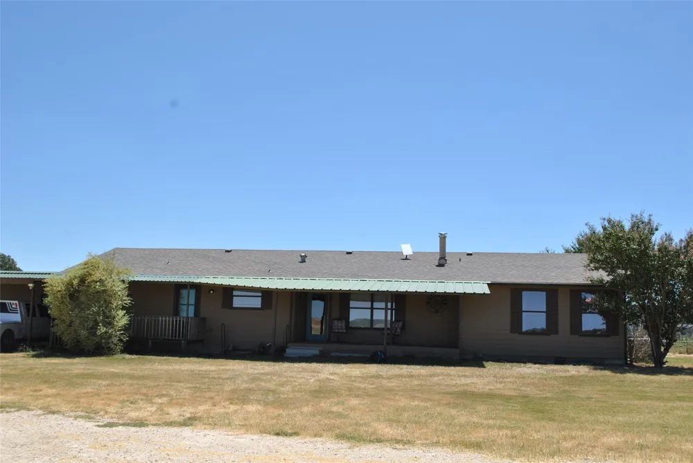 601 Highway 588 Comanche, TX 76442
