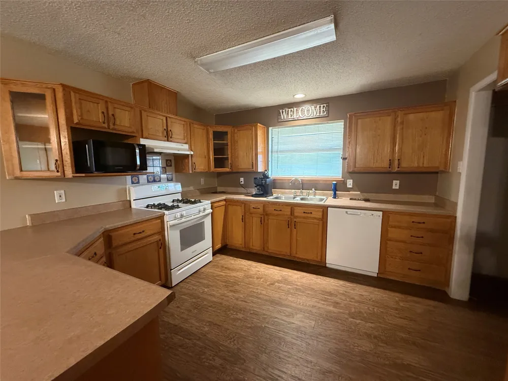 601 Highway 588 Comanche, TX 76442