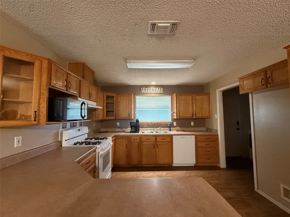 601 Highway 588 Comanche, TX 76442
