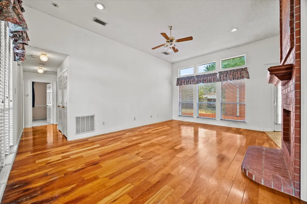 2416 Liles Lane Mesquite, TX 75181