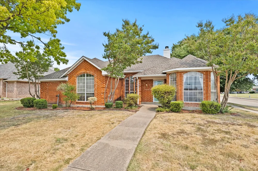 2416 Liles Lane Mesquite, TX 75181