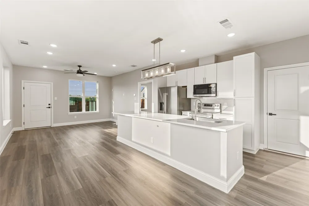 825 Premier Parkway Grand Prairie, TX 75051