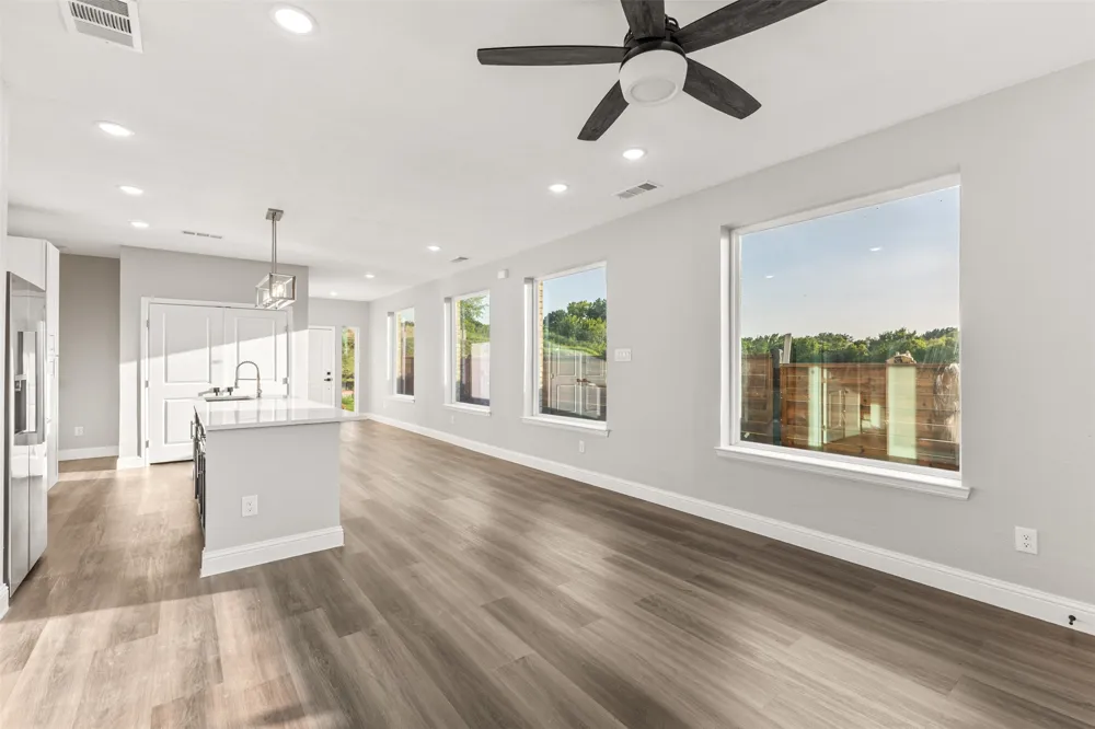 825 Premier Parkway Grand Prairie, TX 75051