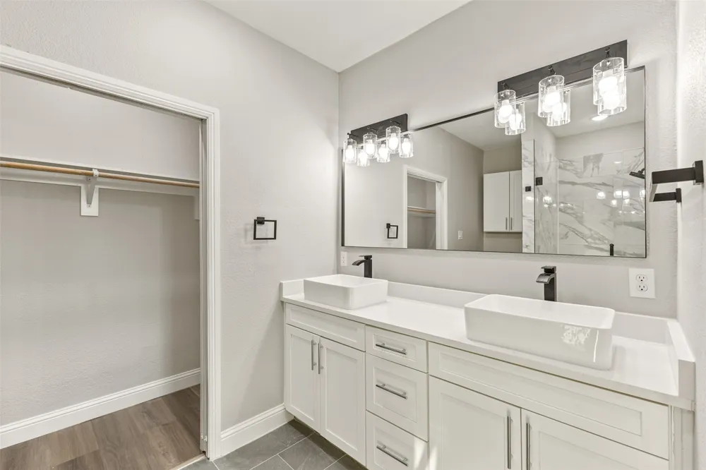 825 Premier Parkway Grand Prairie, TX 75051