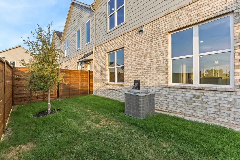 825 Premier Parkway Grand Prairie, TX 75051
