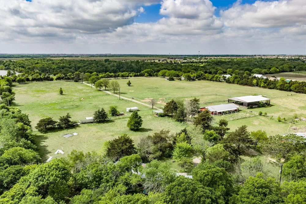 3135 County Road 427 Anna, TX 75409