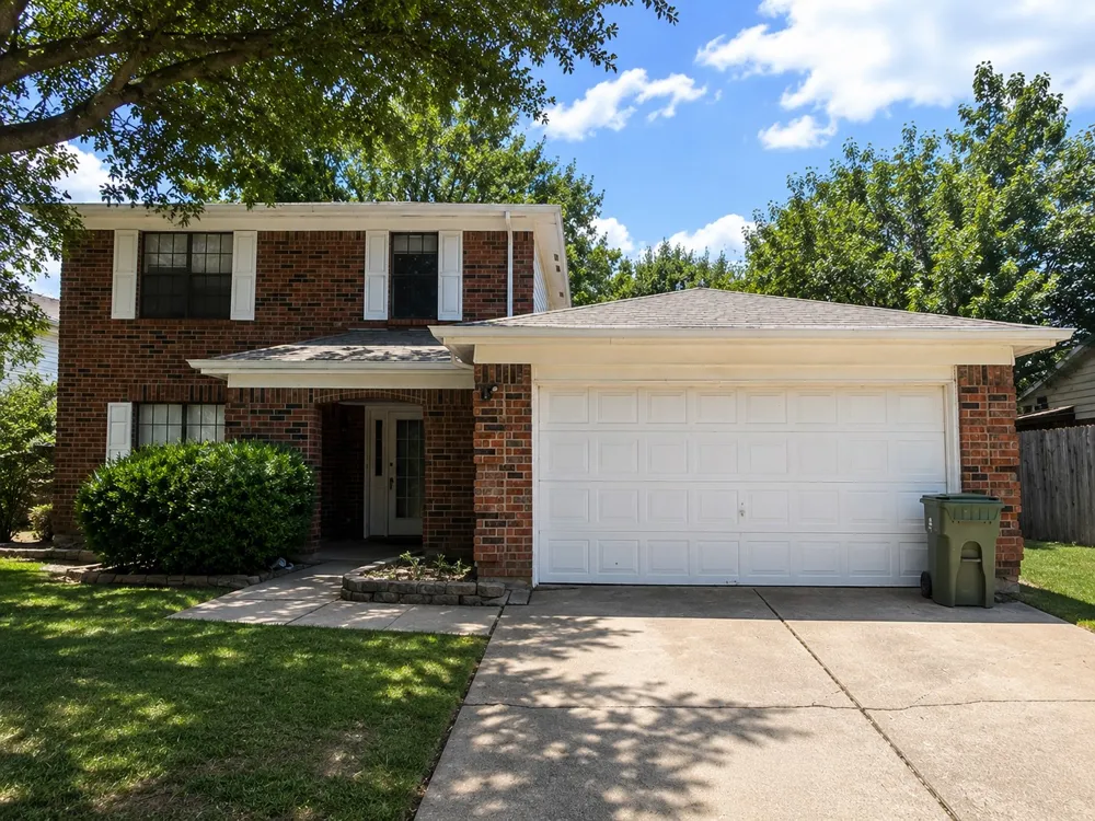616 Valley Spring Drive Arlington, TX 76018