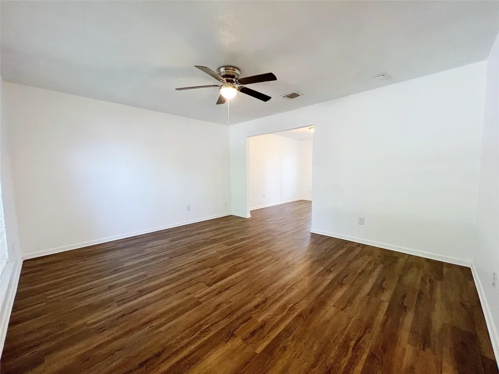 616 Valley Spring Drive Arlington, TX 76018