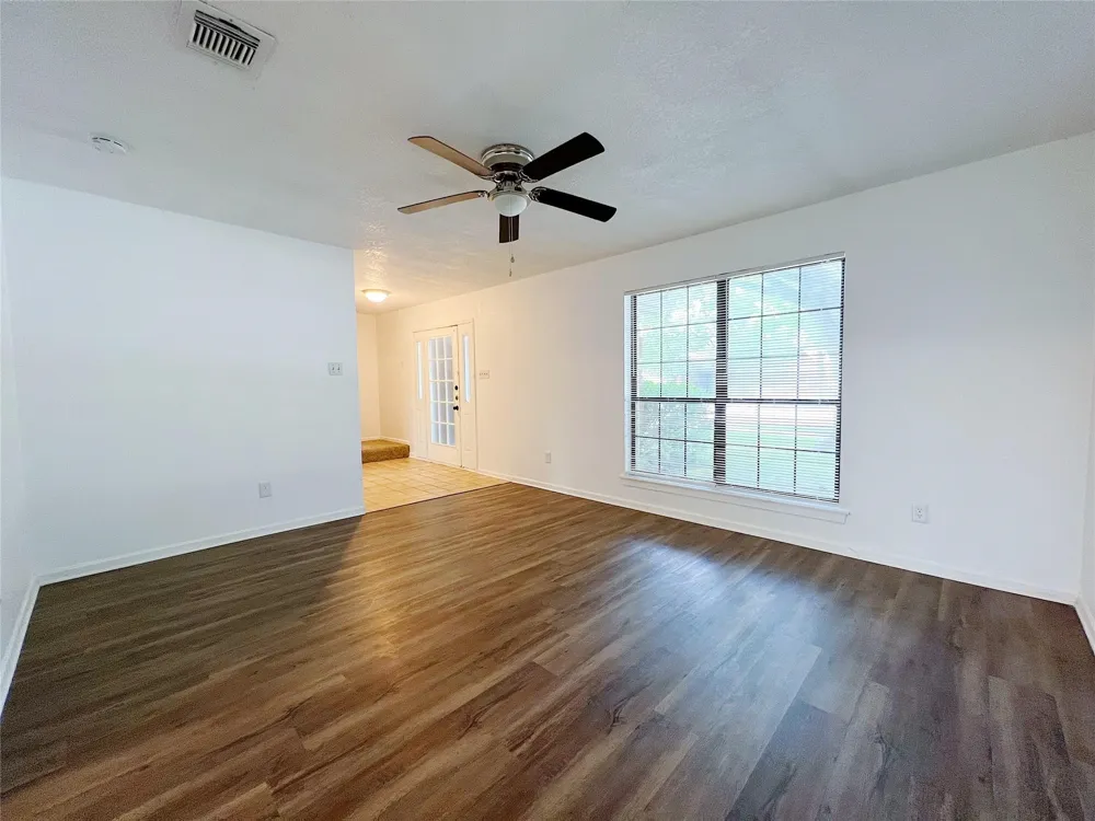 616 Valley Spring Drive Arlington, TX 76018