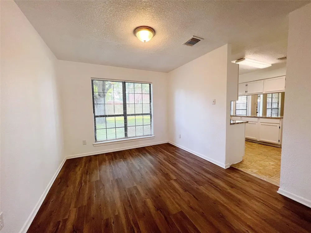 616 Valley Spring Drive Arlington, TX 76018