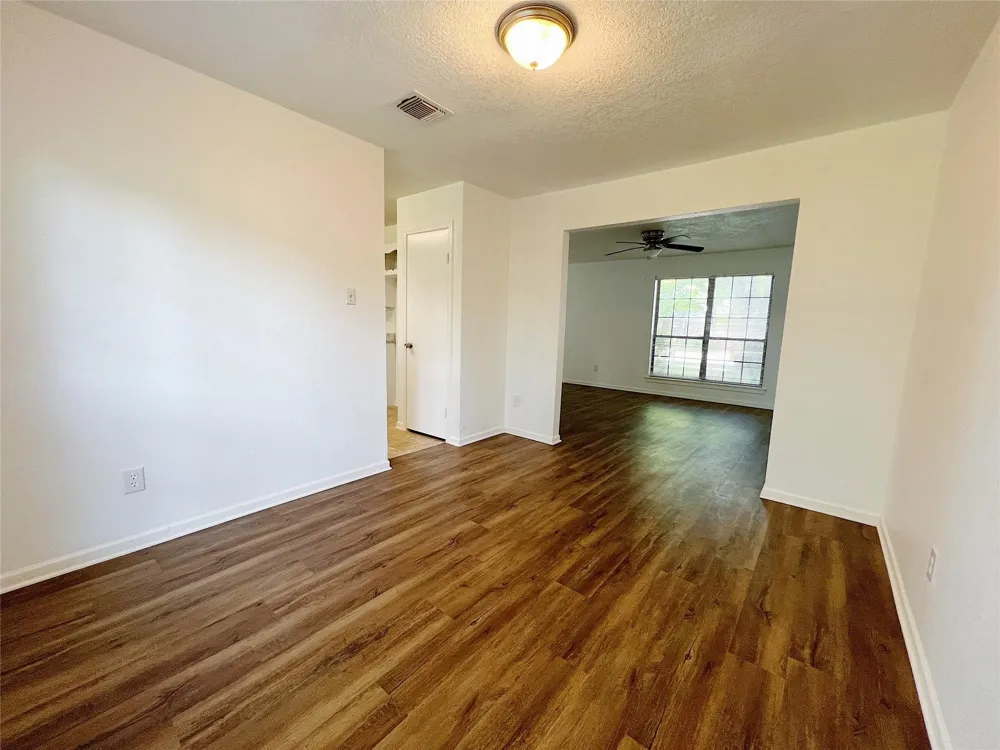 616 Valley Spring Drive Arlington, TX 76018