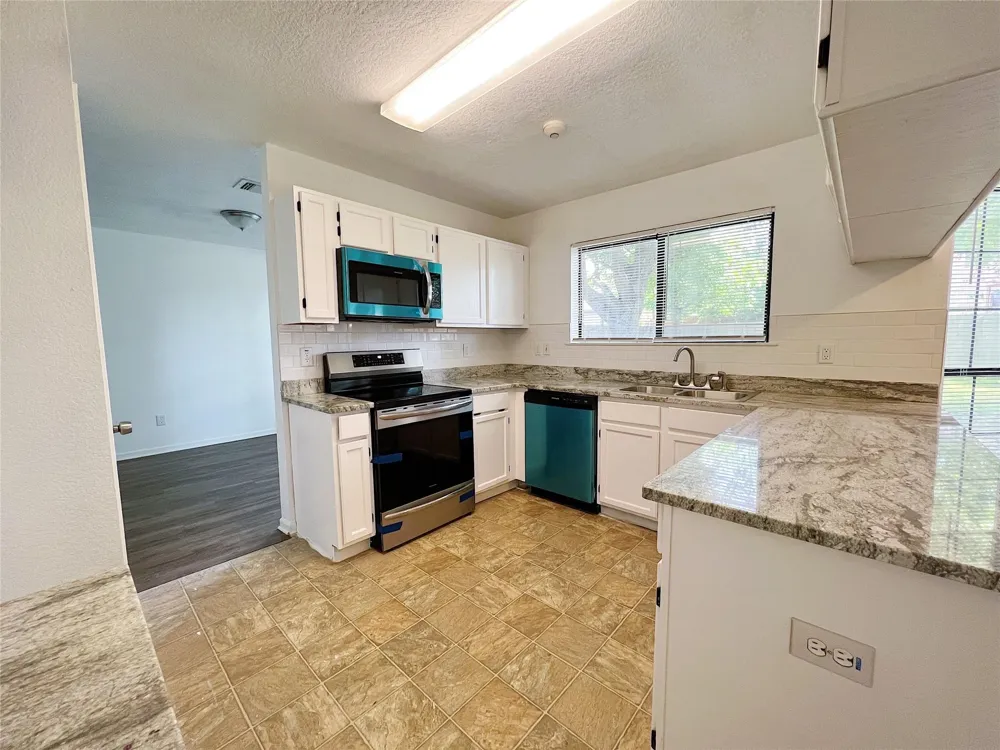 616 Valley Spring Drive Arlington, TX 76018