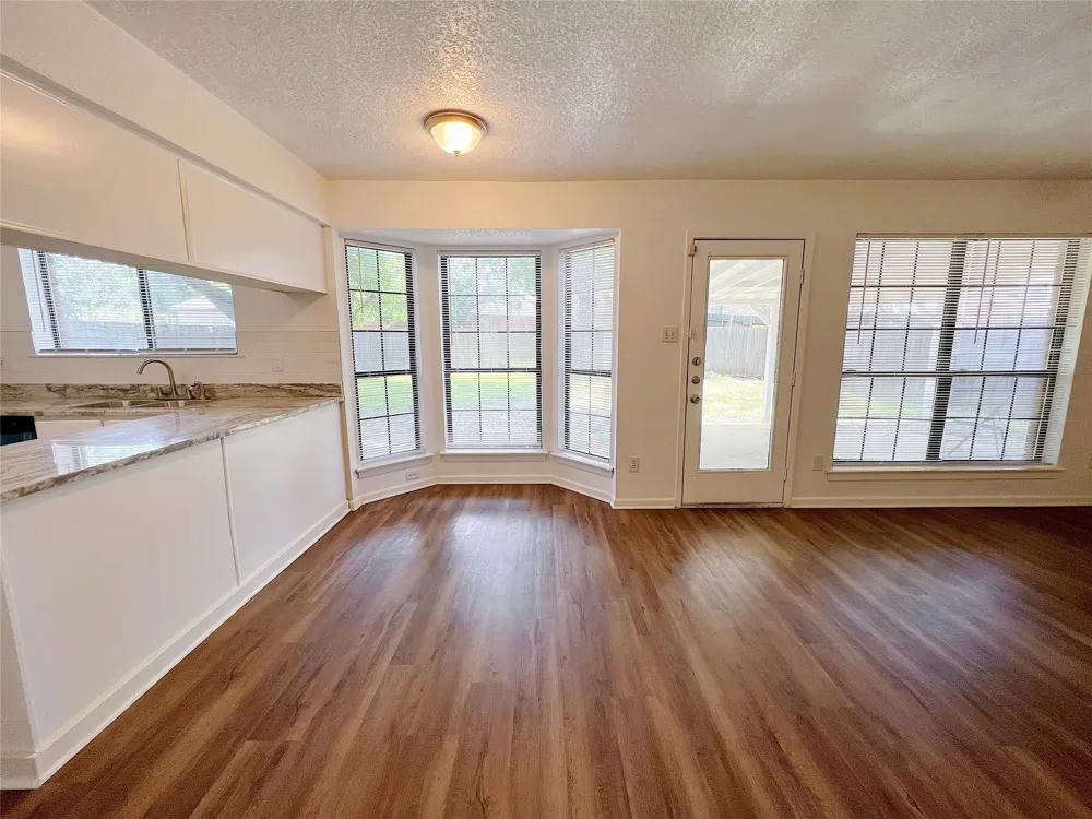 616 Valley Spring Drive Arlington, TX 76018