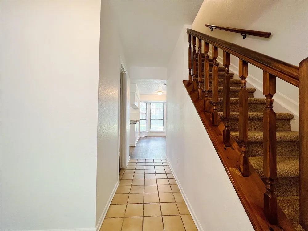 616 Valley Spring Drive Arlington, TX 76018