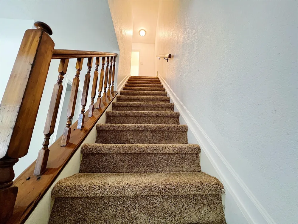 616 Valley Spring Drive Arlington, TX 76018