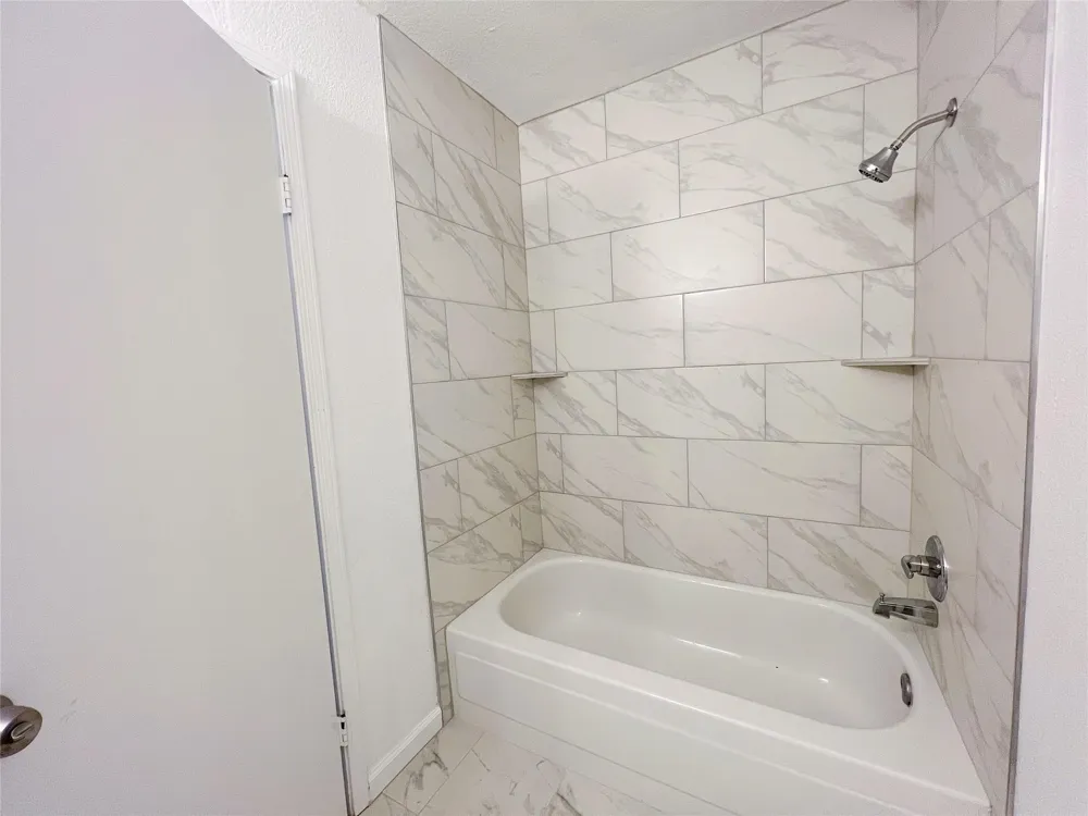 616 Valley Spring Drive Arlington, TX 76018