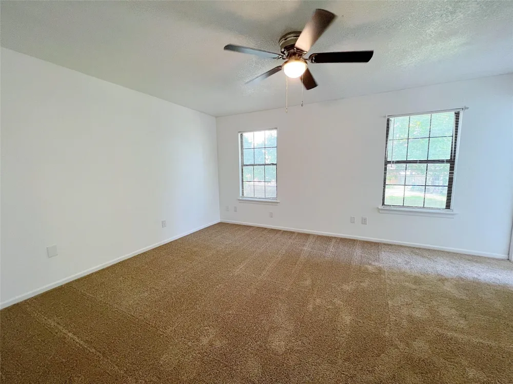 616 Valley Spring Drive Arlington, TX 76018