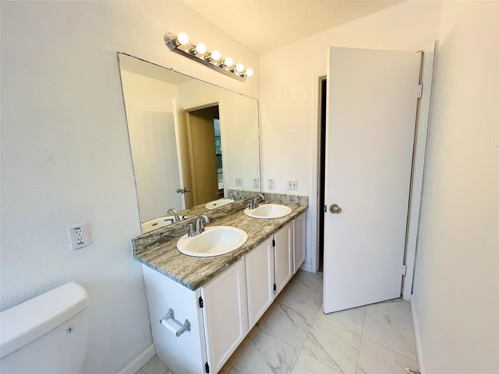 616 Valley Spring Drive Arlington, TX 76018