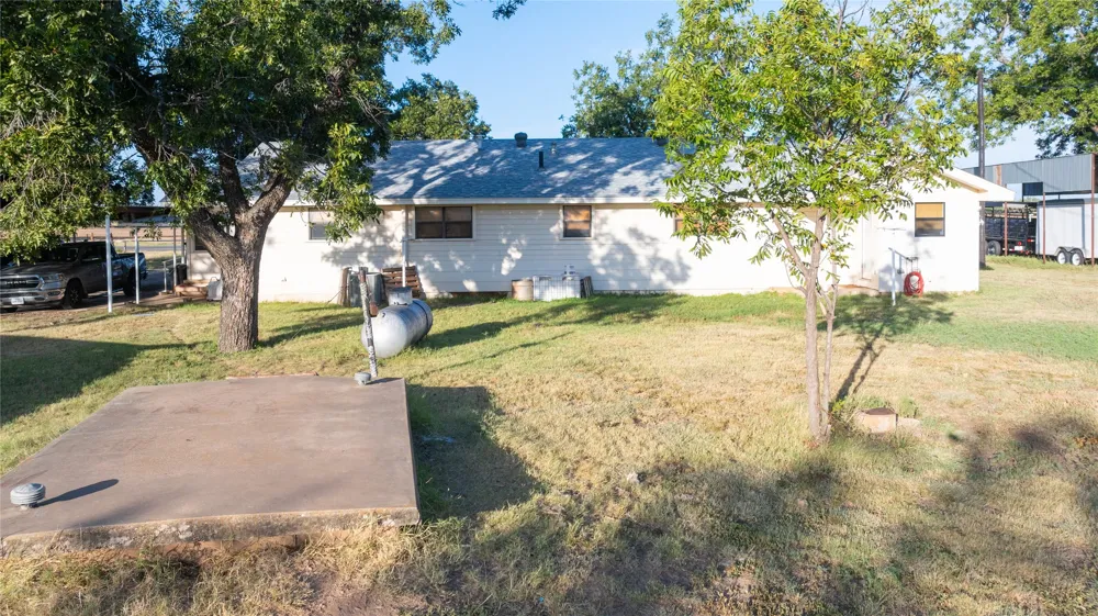817 ST HWY 153 Wingate, TX 79566