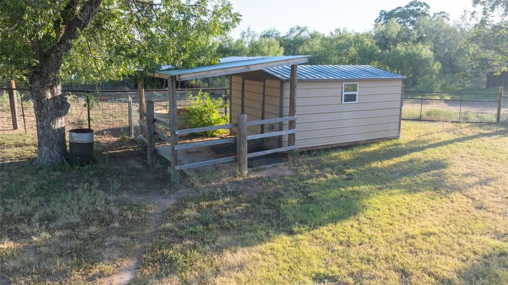 817 ST HWY 153 Wingate, TX 79566