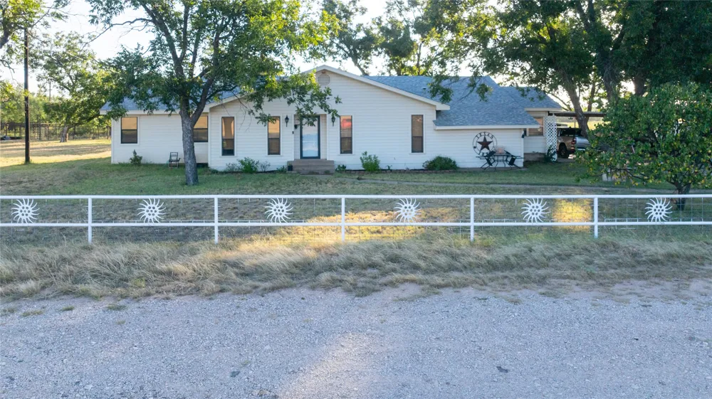 817 ST HWY 153 Wingate, TX 79566