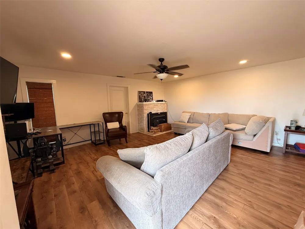 817 ST HWY 153 Wingate, TX 79566