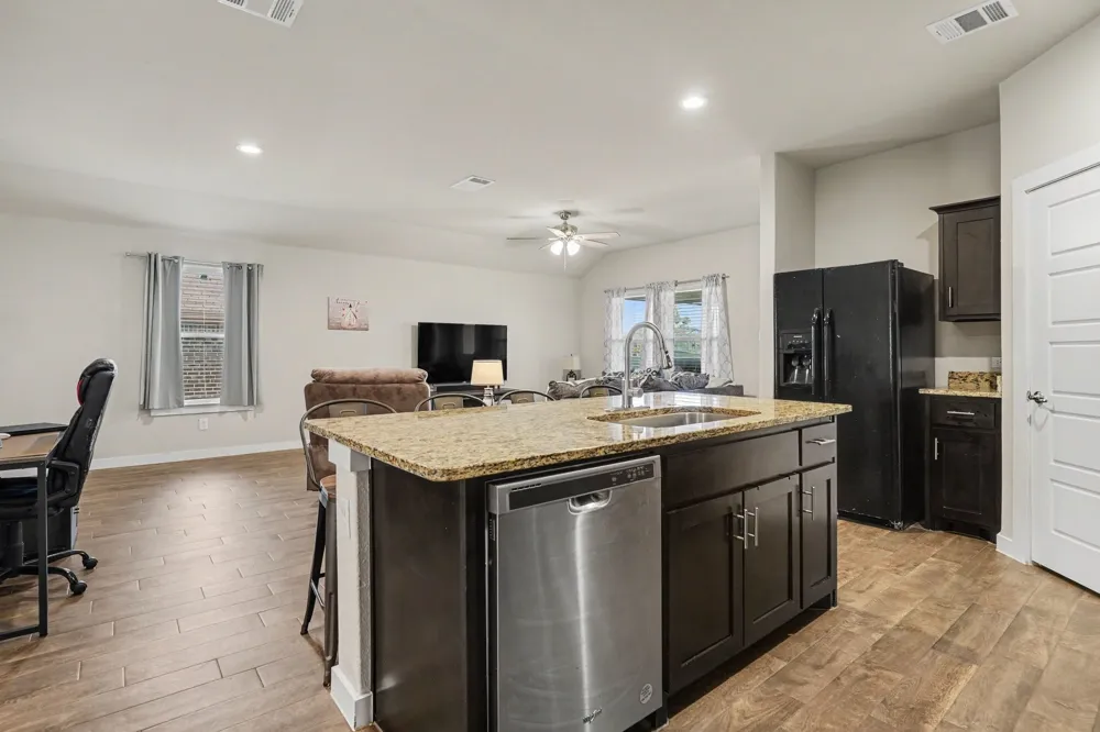 1512 Central Park Drive Alvarado, TX 76009