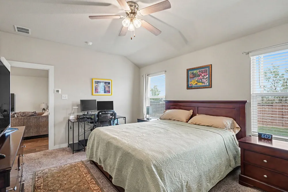 1512 Central Park Drive Alvarado, TX 76009