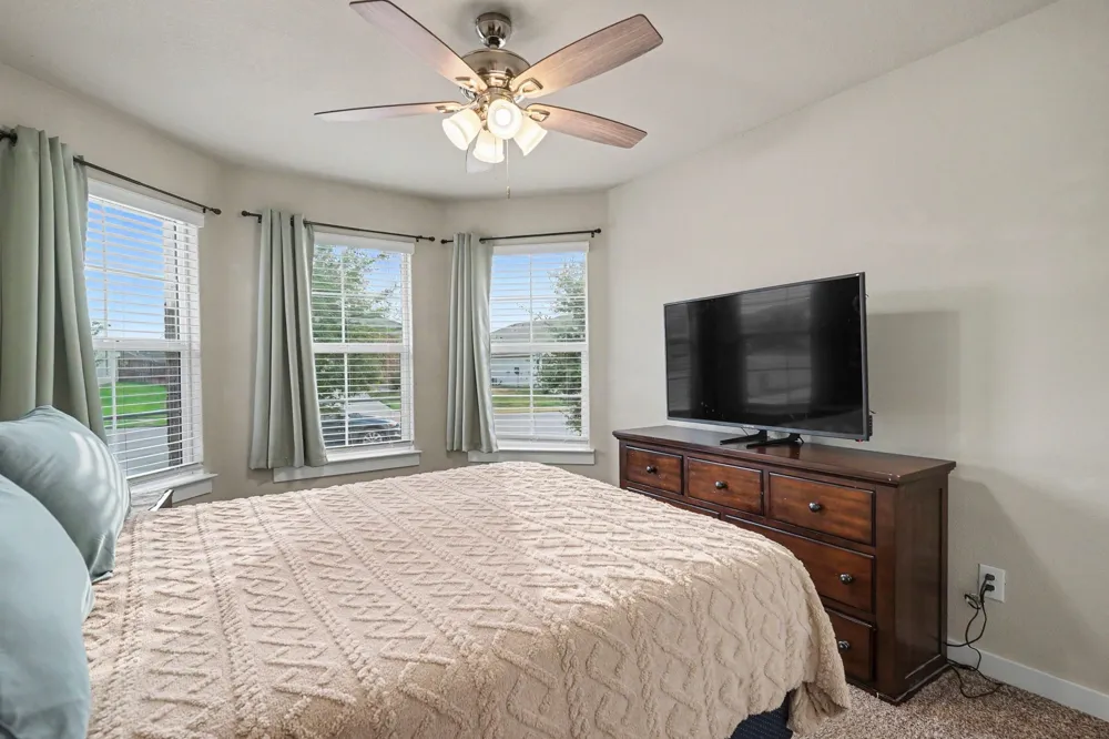 1512 Central Park Drive Alvarado, TX 76009
