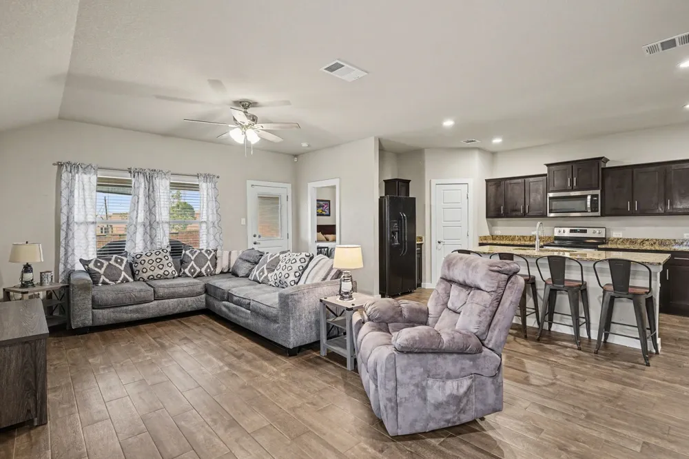 1512 Central Park Drive Alvarado, TX 76009