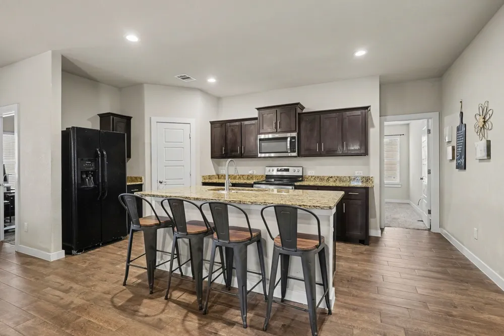 1512 Central Park Drive Alvarado, TX 76009