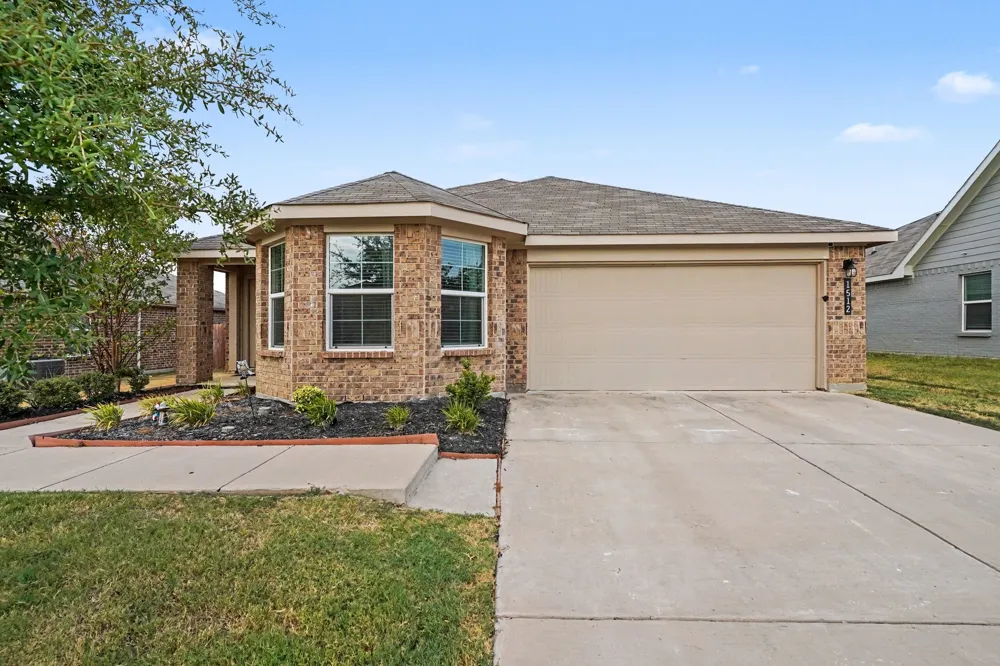 1512 Central Park Drive Alvarado, TX 76009