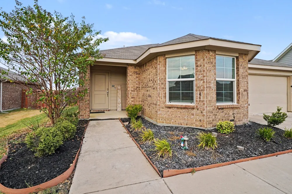 1512 Central Park Drive Alvarado, TX 76009