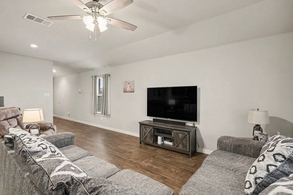 1512 Central Park Drive Alvarado, TX 76009
