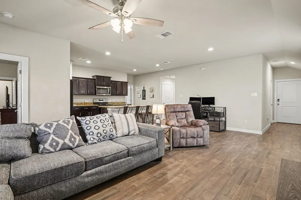 1512 Central Park Drive Alvarado, TX 76009