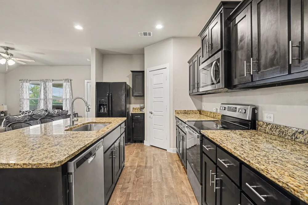 1512 Central Park Drive Alvarado, TX 76009